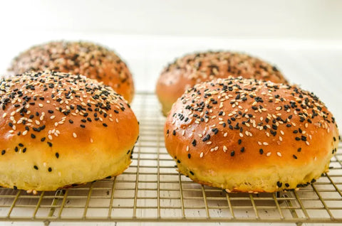 Sesame burger buns